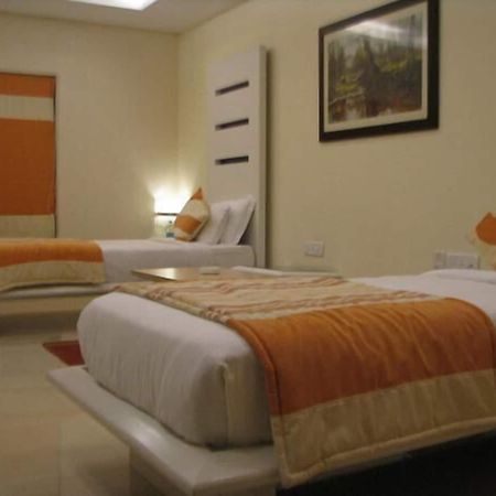 United 21 - Thane Bagian luar foto