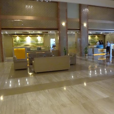United 21 - Thane Bagian luar foto
