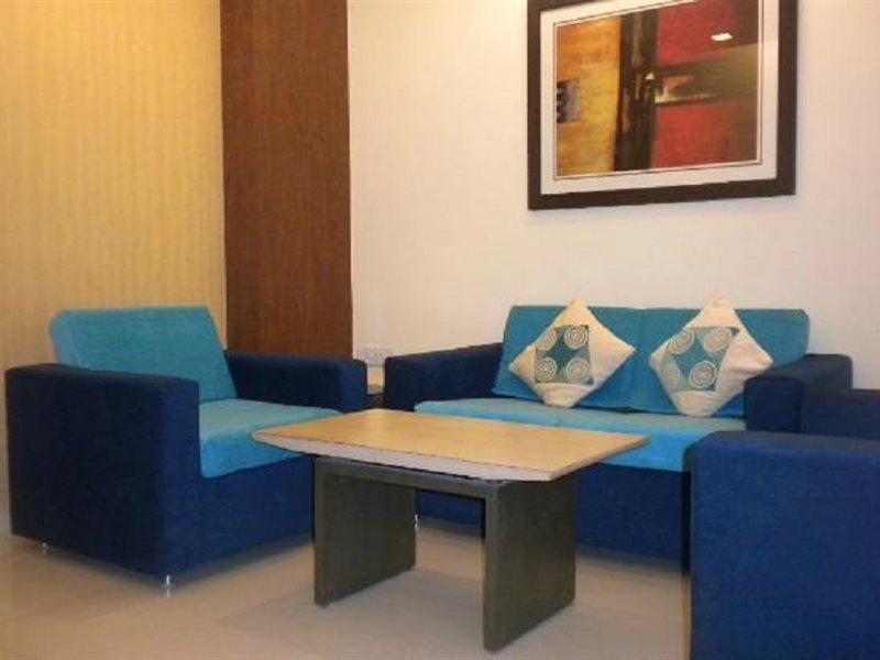 United 21 - Thane Bagian luar foto