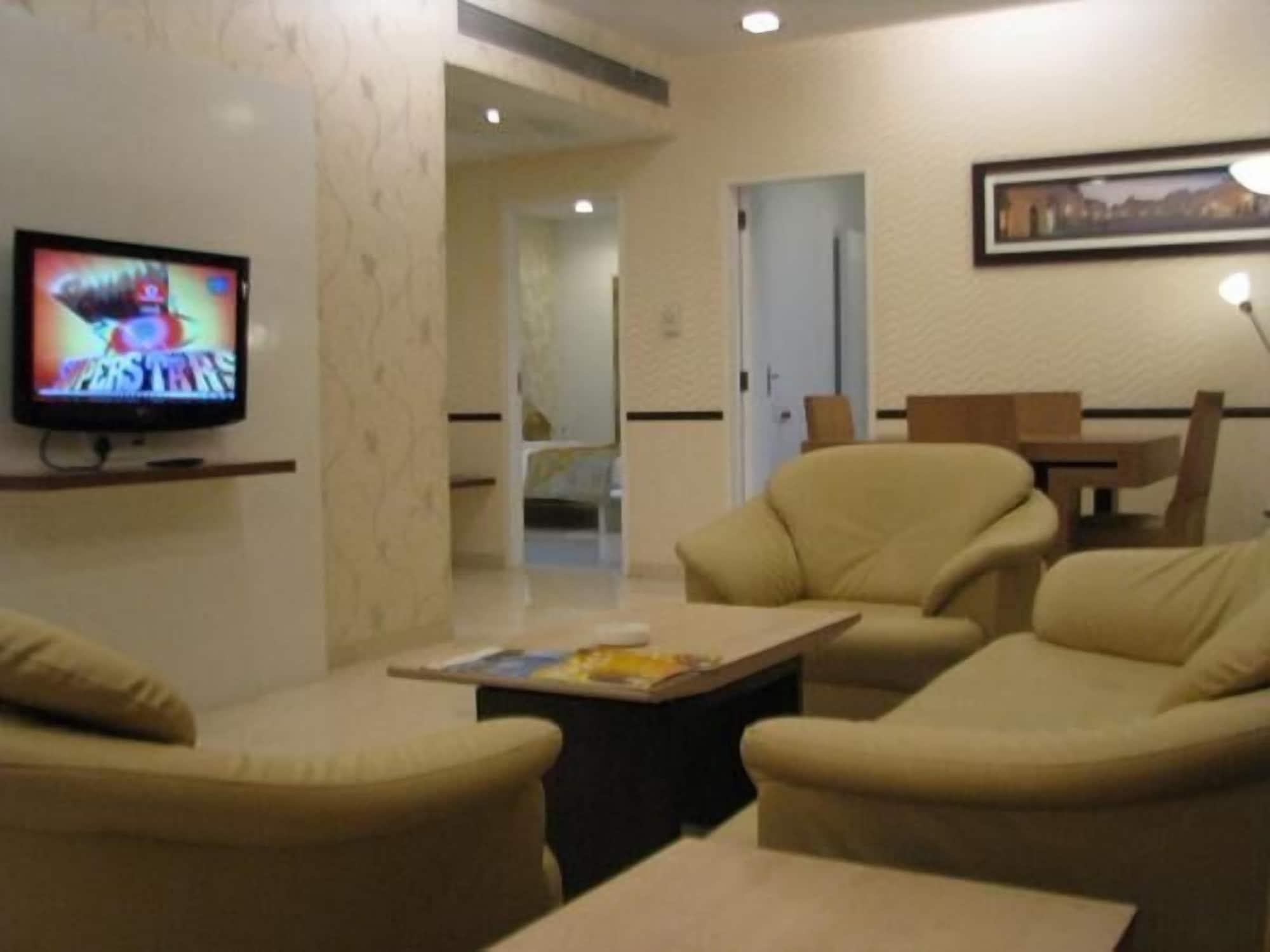 United 21 - Thane Bagian luar foto
