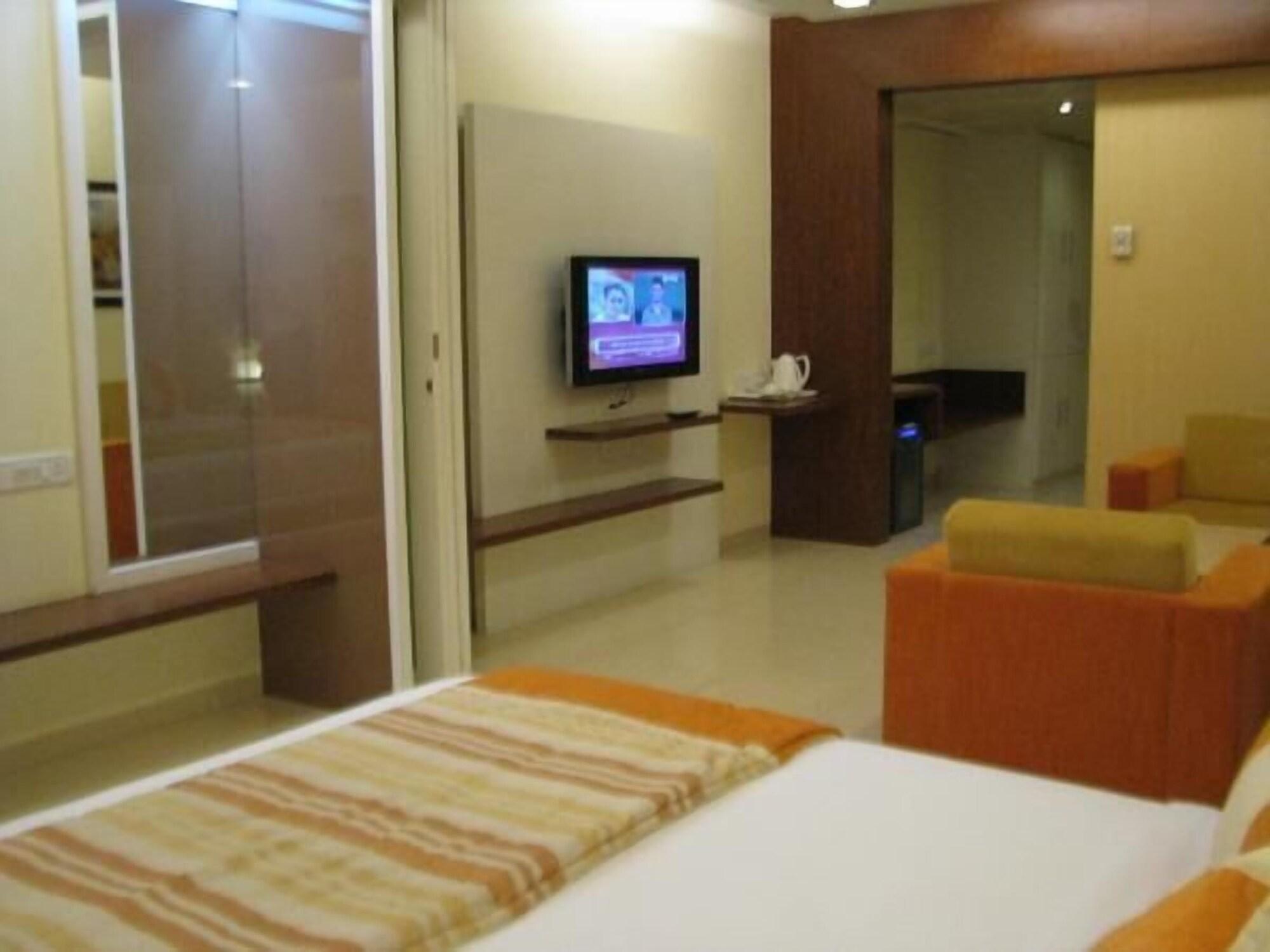 United 21 - Thane Bagian luar foto