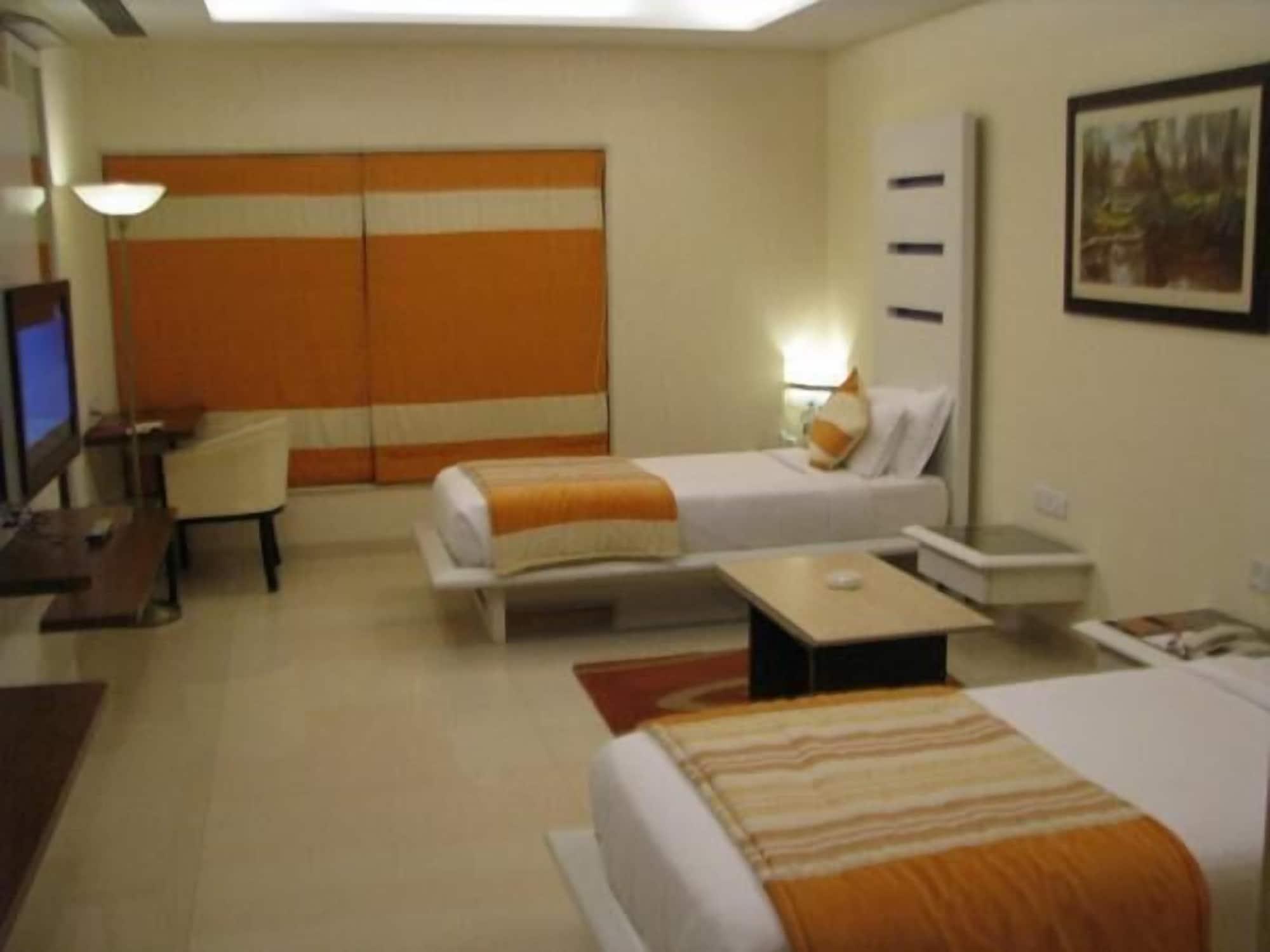 United 21 - Thane Bagian luar foto