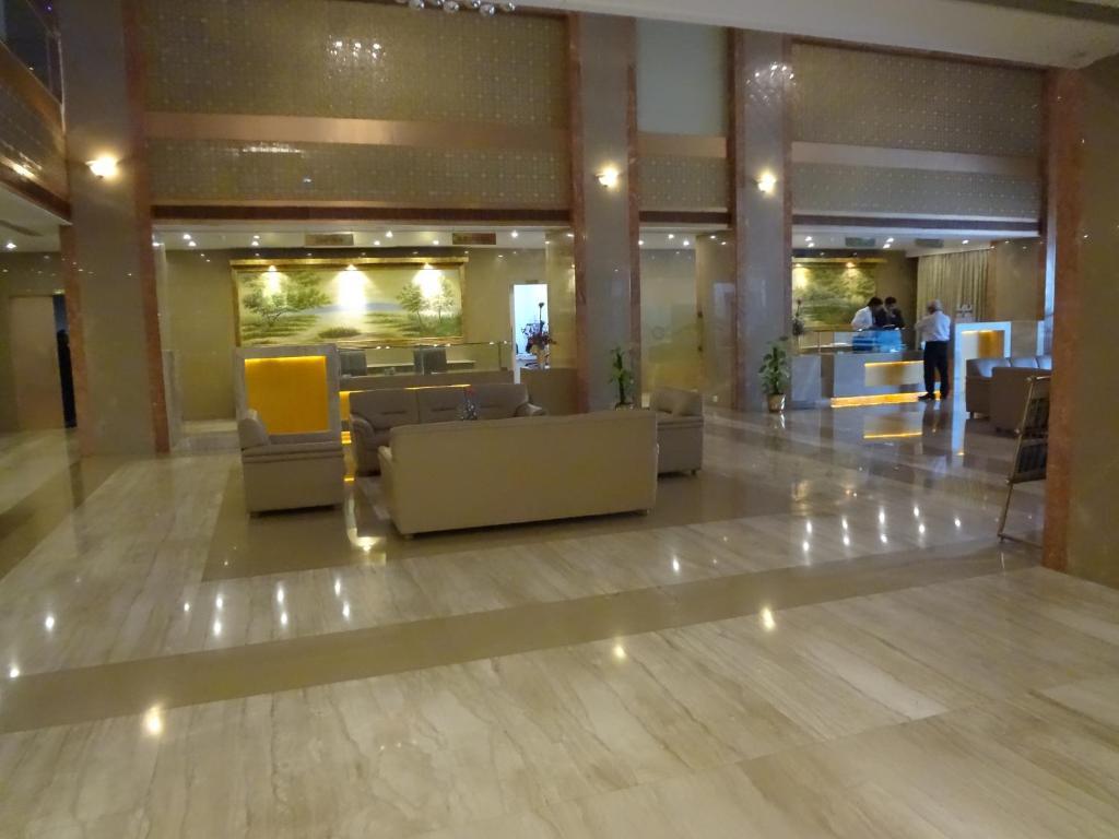 United 21 - Thane Bagian luar foto